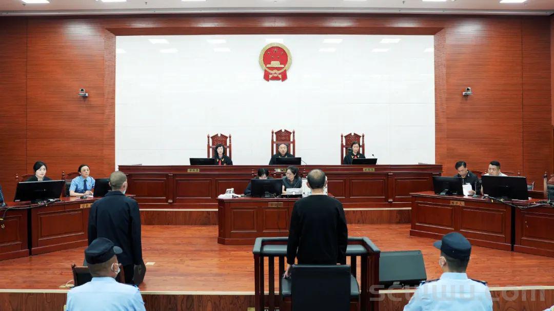 特大杀人强奸案凶手潜逃21年，被抓的时候正在市场当保安…