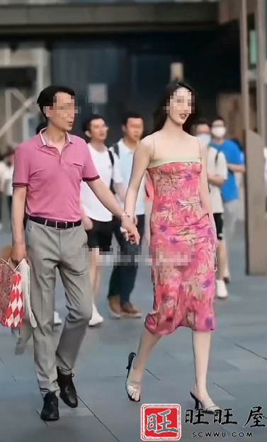 国企领导出差与“小三”牵手逛街被拍？公司通报：免职，接受纪委核查