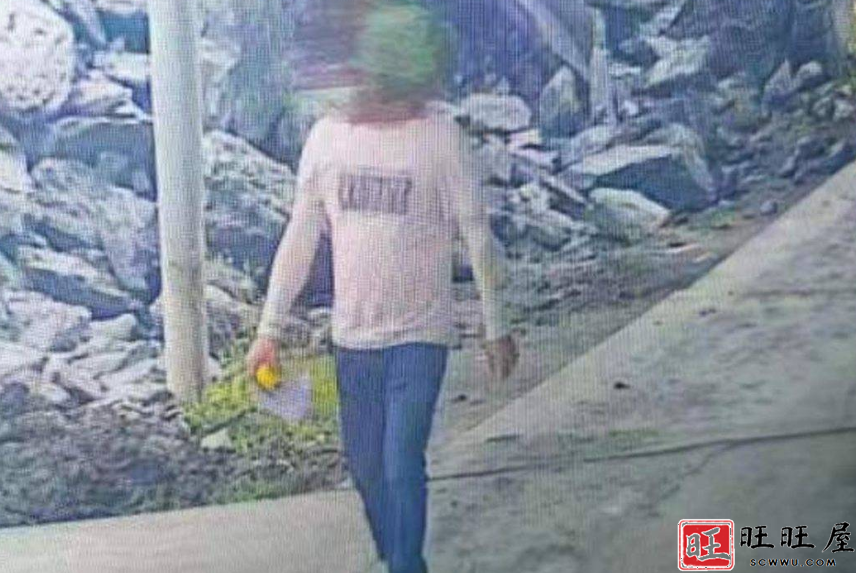 男子进碎石机查看零件时，有人开动机器导致将其活活给绞死了