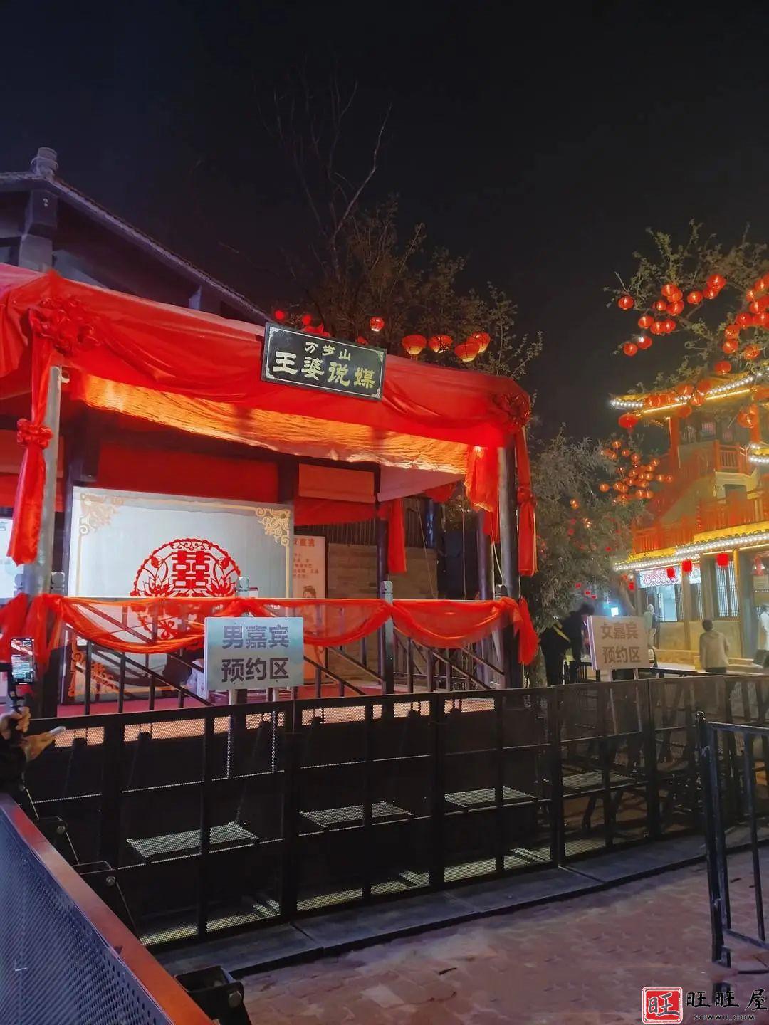 “王婆”相亲舞台火热背后:有人起大早排队盼上台,有人直播涨粉上万 新闻 社会 王婆 相亲舞台 火热背后 有人直播 涨粉上万 第4张 “王婆”相亲舞台火热背后:有人起大早排队盼上台,有人直播涨粉上万 新闻 社会 王婆 相亲舞台 火热背后 有人直播 涨粉上万 第4张